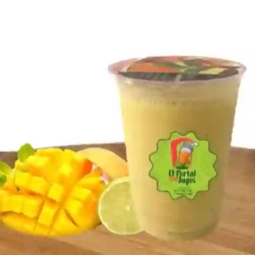 Limonada de Mango 16Oz