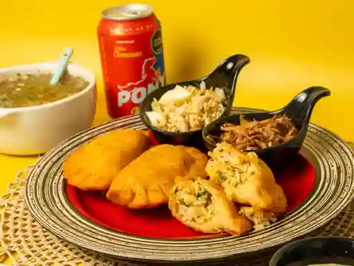 Empanada de Maiz, Pollo y Queso