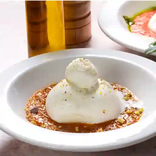 Burrata uchuva y pistacho