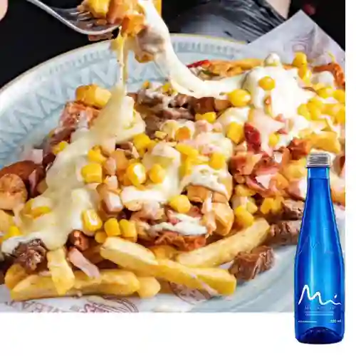 Combo Salchipapa de Alejo + Manantial Sin Gas 500 ml