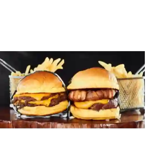 Dos Hamburguesas con Papas y Gaseosa