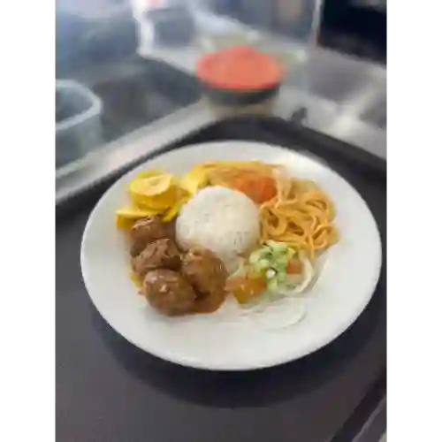 Albóndigas con Espagueti
