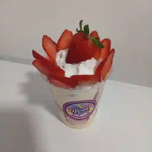 Fresas con crema - vaso 12 onz