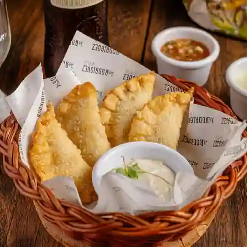 Empanadas de Sobrebarriga (4 Unid)