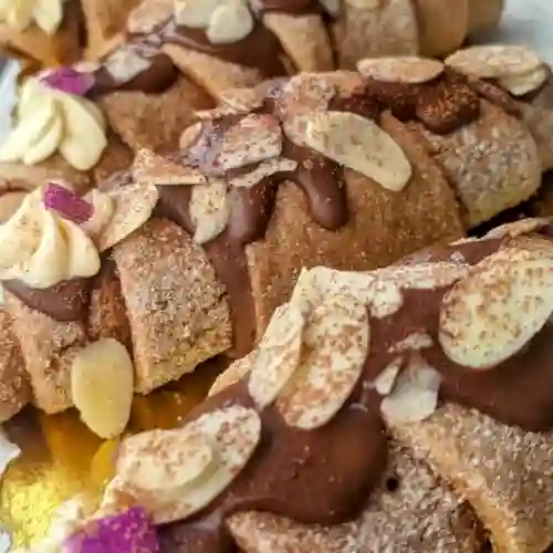 Croissants con Chocolate y Almendras