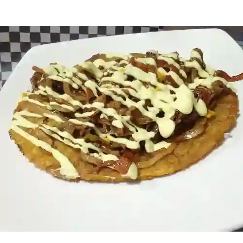 Patacón Clásico con Chorizo