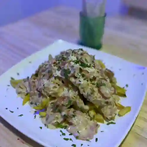 Salchipapa a la Carbonara