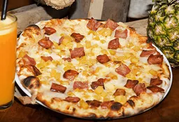 Pizza Tocineta y Piña