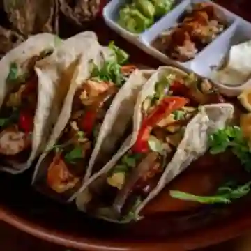 Tacos de Costilla con Chicharrón X3