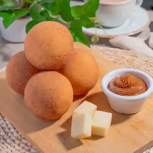 Buñuelo Relleno de Arequipe