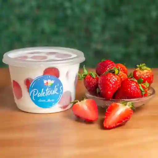 Helado Artesanal de Vainilla con Fresas