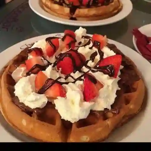 Waffle de Chocolate y Fresas