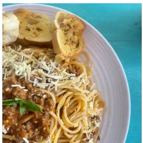 Pasta Bologñesa+pan+bebida