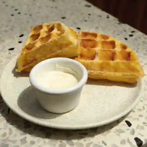 Waffle de Yuca con Queso Crema