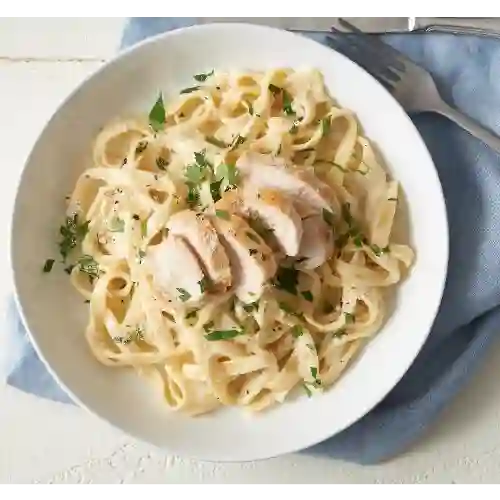 Pasta con Pollo en Salsa Alfredo