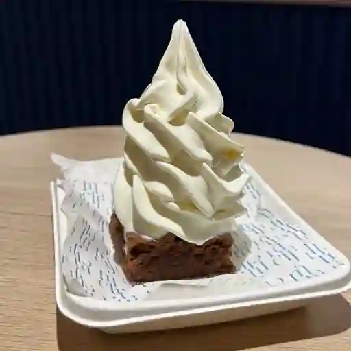 Brownie de milo con helado