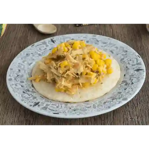 Arepa con Pollo y Maíz Desayuno