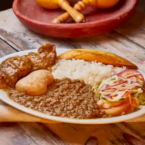 Bandeja con Carne Sudada