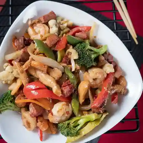 Chop Suey Especial Pollo Cerdo & Camaron
