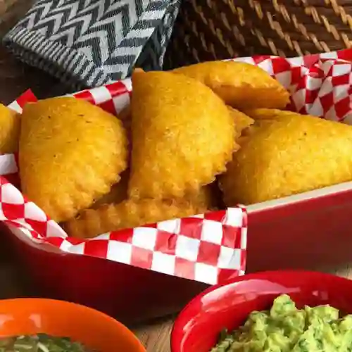 Empanada Grande Arroz y Carne
