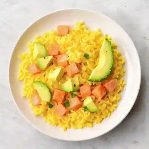 Huevos revueltos con salmón y aguacate