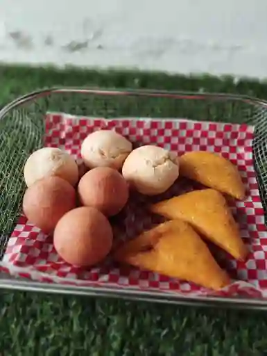 Combo 3 Buñuelos, 3 Pandebonos, 3 Empanadas
