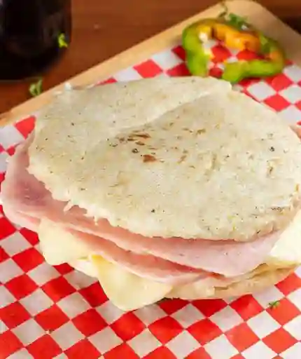 Arepa Jamón y Queso