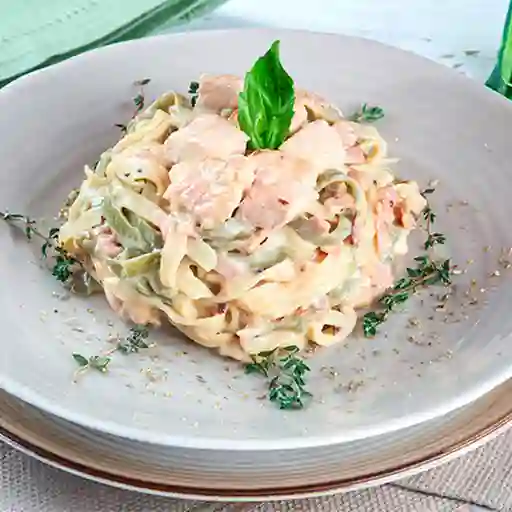 Pasta Alfredo con Pollo