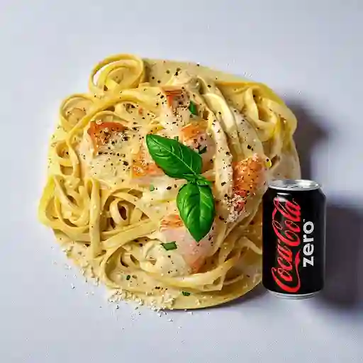 Combo Pasta Alfredo con Pollo + Coca Cola Zero 235 ml