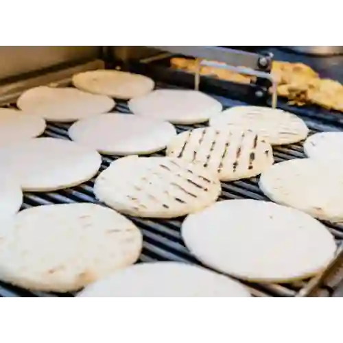 Arepa Paisa con Huevos Revueltos