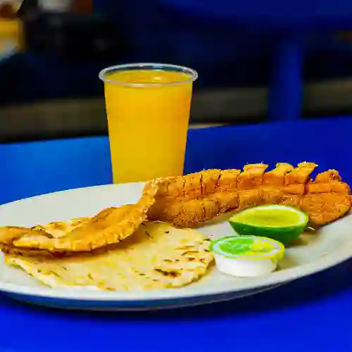 Arepa con Chicharrón