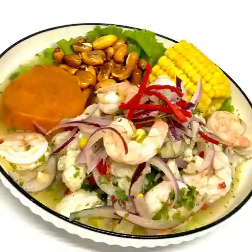 Ceviche peruano pescado con camarón med