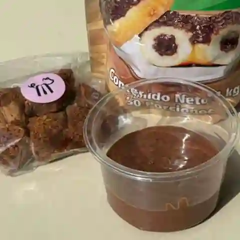 Recortes de brownie + salsa de milo