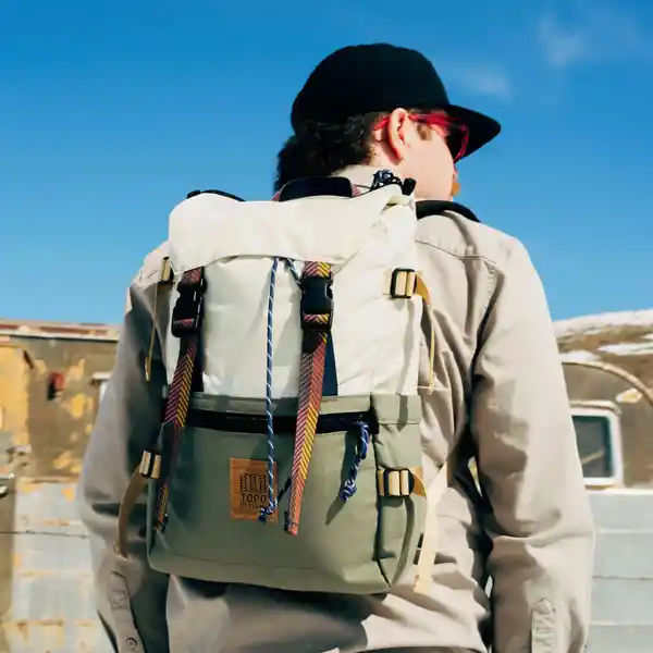 Topo Designs Mochila de Aventura Rover Loganberry/Crackle 20 L