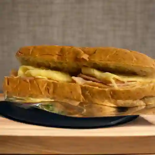 Sándwich Jamón y Queso