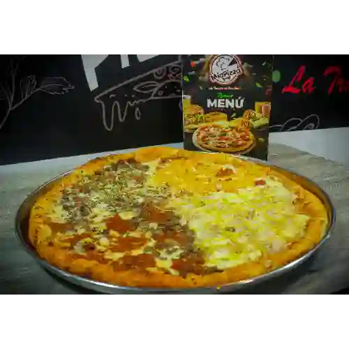 Pizza Familiar (8 Porciones)