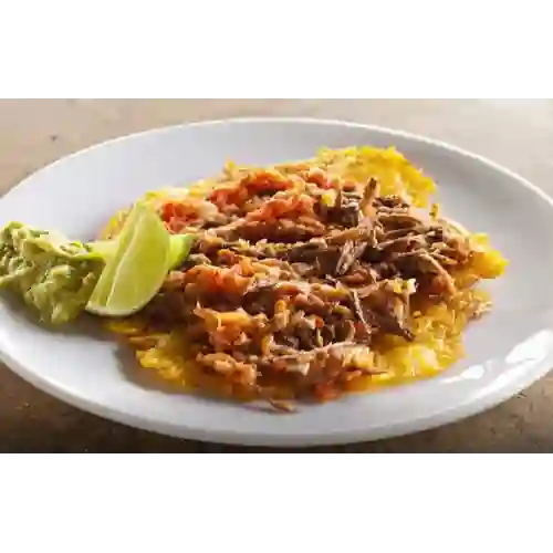 Tostada de Plátano con Carne Desmechada