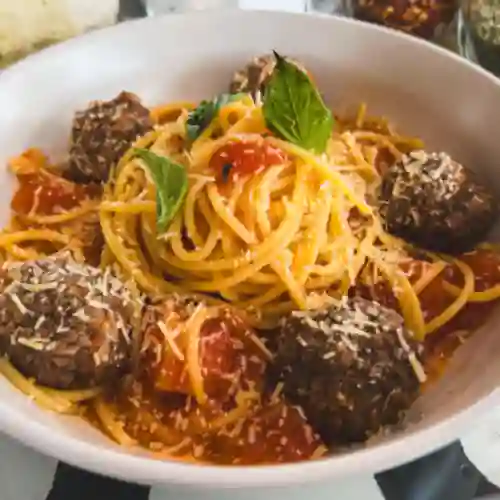 Spaghetti con Albóndigas