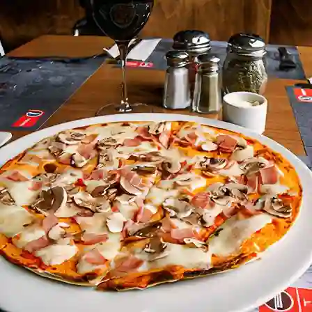 Pizza Jamón y Champiñones