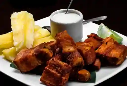 Chicharrones con Yuca