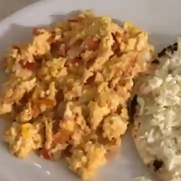 Huevos con Hogao y Arepa de Chocolo