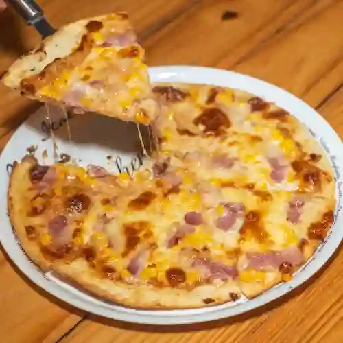 Pizza Tocineta y Maiz