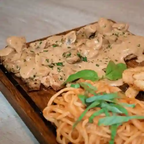 Pechuga en Salsa de Champiñon