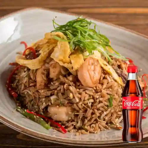 Combo 1/2 Arroz Chaufa Trilogía +Cocacola Orig 300ML