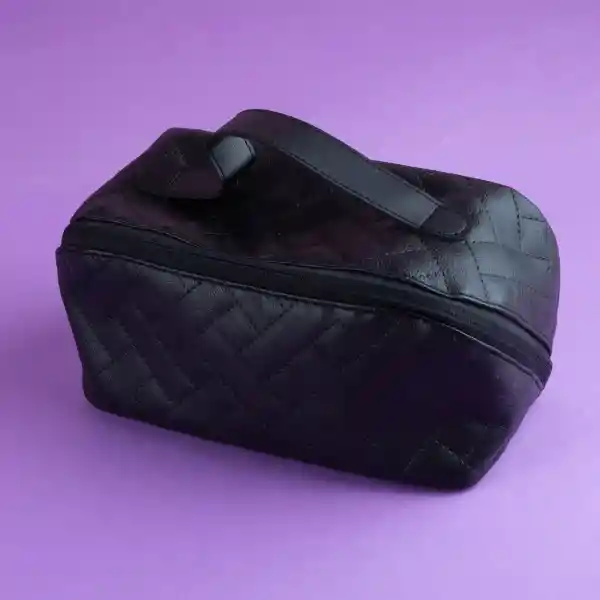 Cosmetiquera Acolchada Con Asa Negro Serie Miniso
