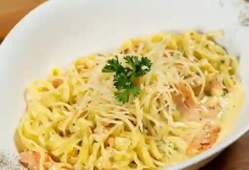 Pasta Carbonara Salmone