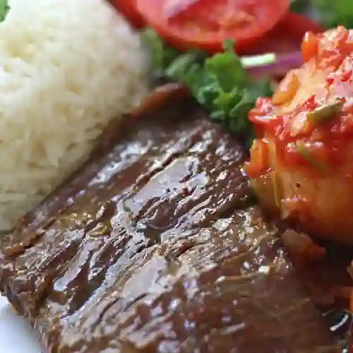 Sobrebarriga Dorada con Papas Chorreadas