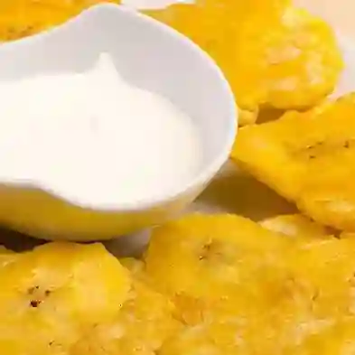 Patacones con Suero Costeño