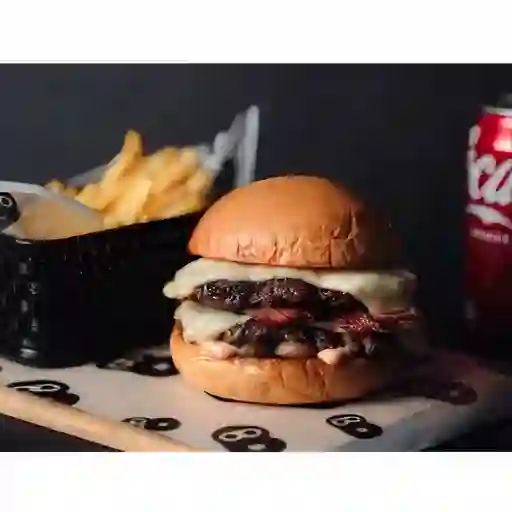 Burger Doble con Papas y 1 Limonada