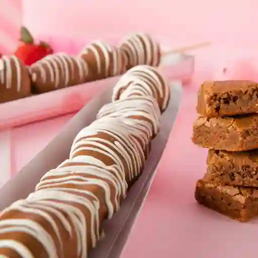 Pincho de fresa y brownie